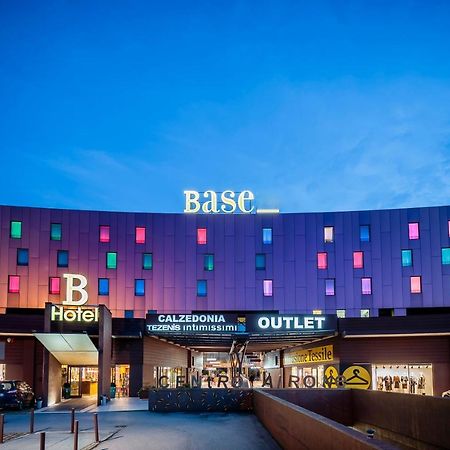 Base Hotel 皮亚韦河畔诺文塔 外观 照片