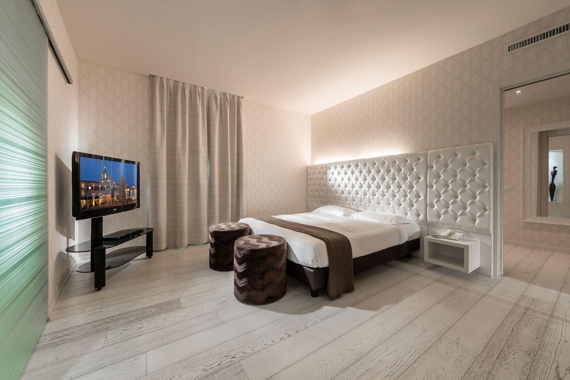 Base Hotel 皮亚韦河畔诺文塔 外观 照片