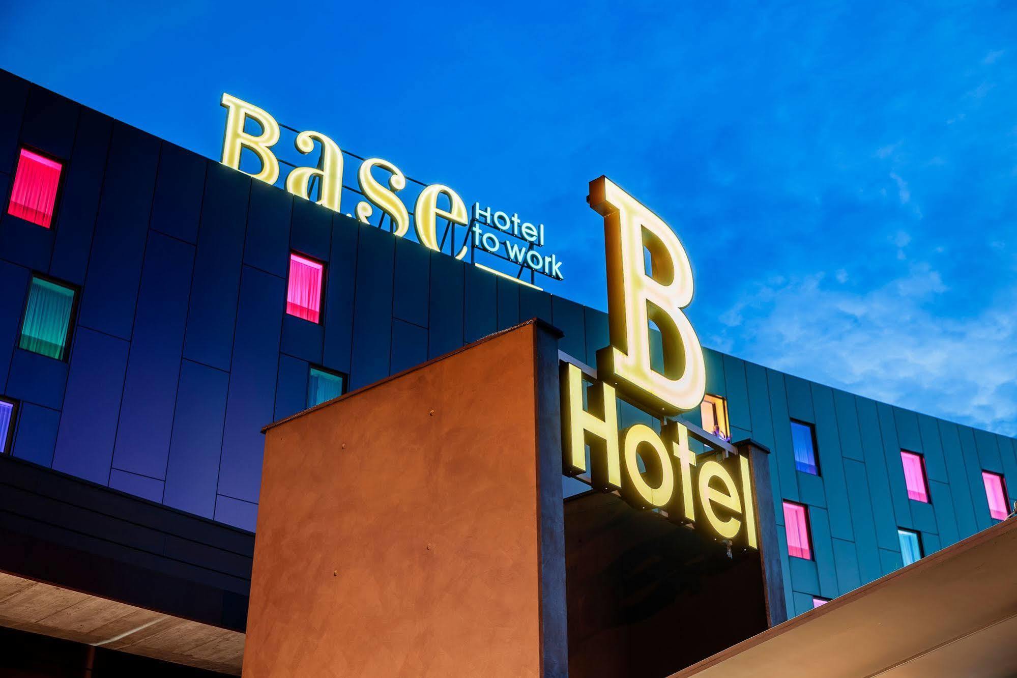 Base Hotel 皮亚韦河畔诺文塔 外观 照片